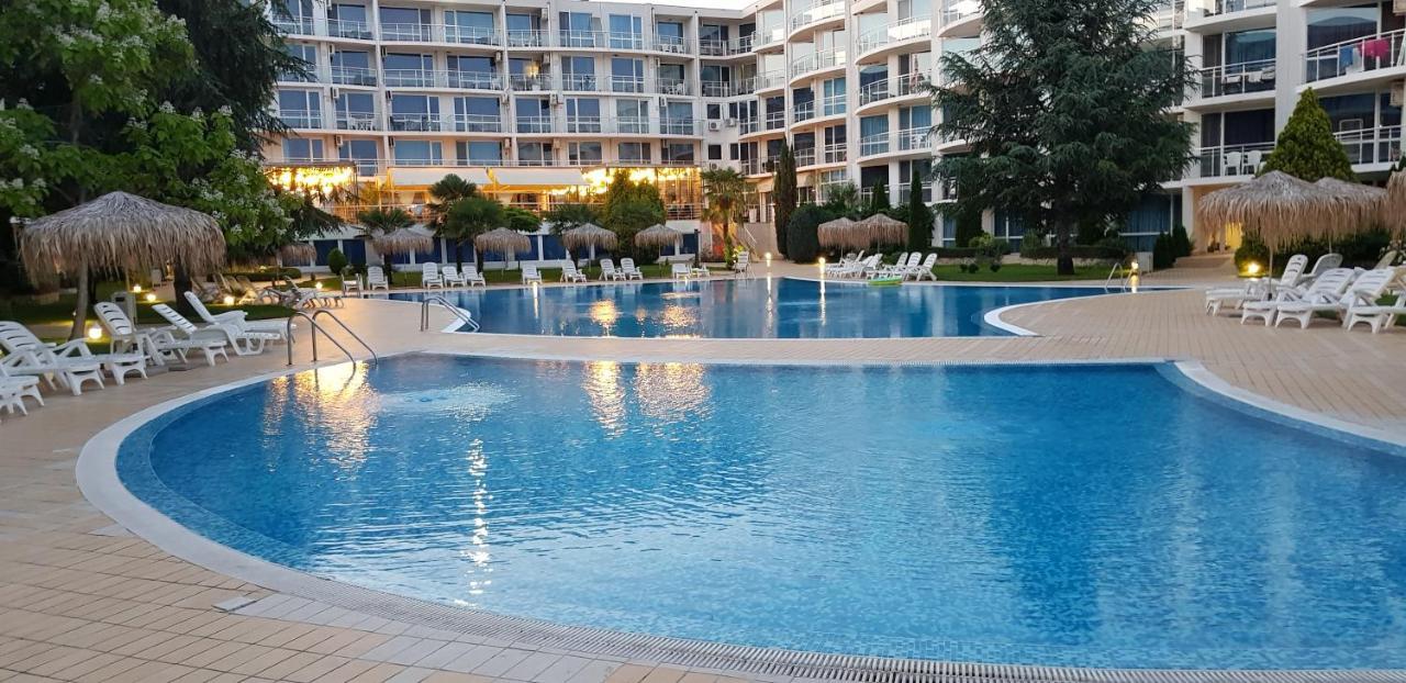 Apartment With Green Terrace Burgas Extérieur photo