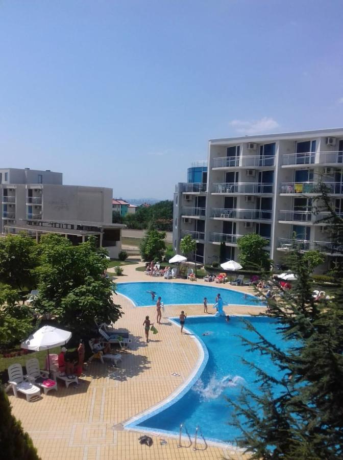 Apartment With Green Terrace Burgas Extérieur photo