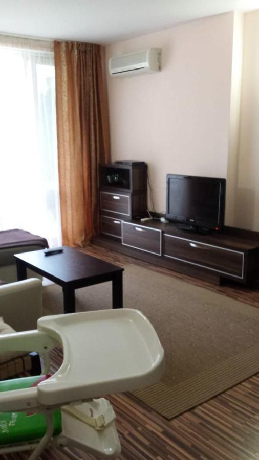 Apartment With Green Terrace Burgas Extérieur photo