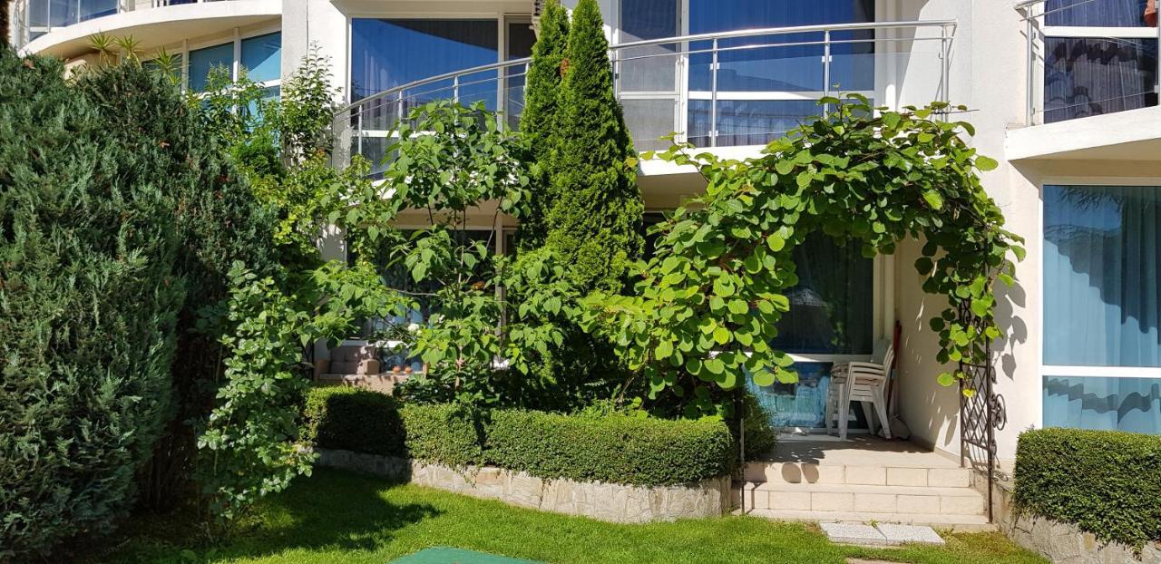 Apartment With Green Terrace Burgas Extérieur photo